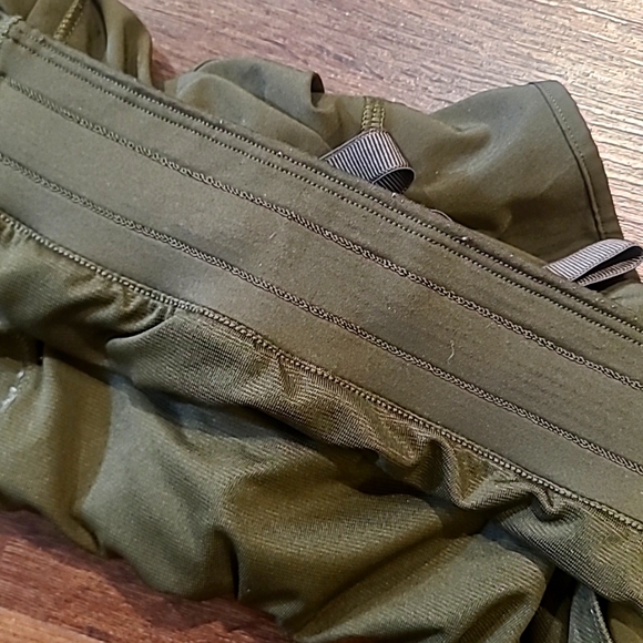 Lululemon Hotty Hot Short - Size 6 - Picture 3 of 4